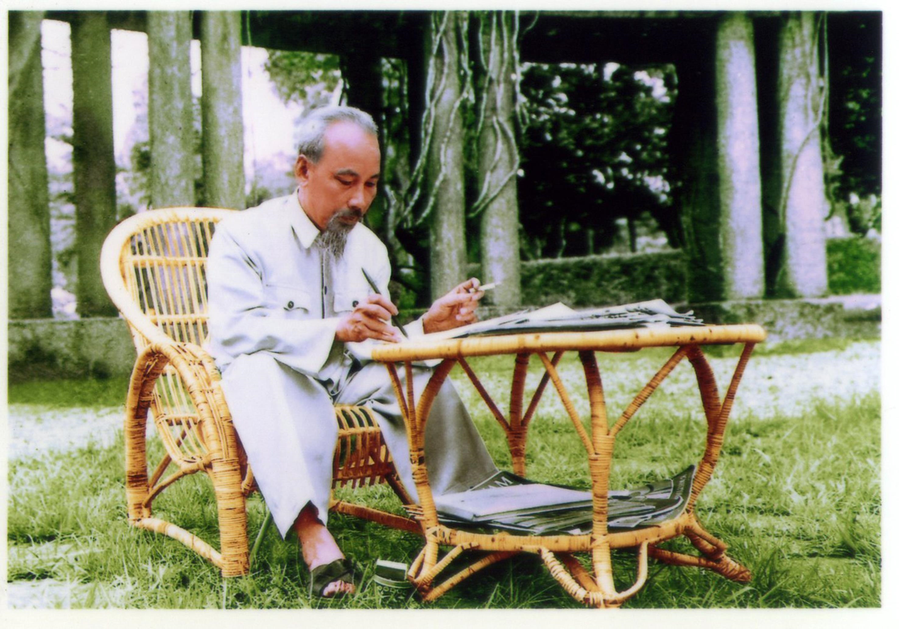 Nhấn vào ảnh để phóng to Hồ Chí Minh với xây dựng Đảng chân chính cách mạng, xây dựng Đảng về đạo đức