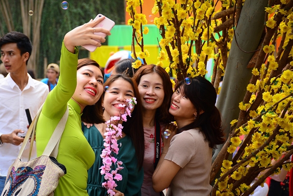 Cùng lưu lại khoảnh khắc ý nghĩa ngày đầu xuân.