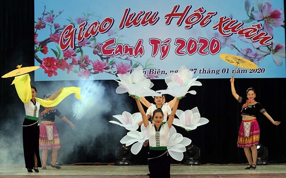 Tiết mục văn nghệ trong chương trình giao lưu Hội Xuân 2020.