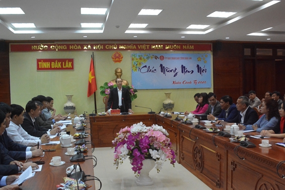 Đồng chí Phạm Ngọc Nghị, Chủ tịch UBND tỉnh Đắk Lắk chủ trì buổi gặp mặt.