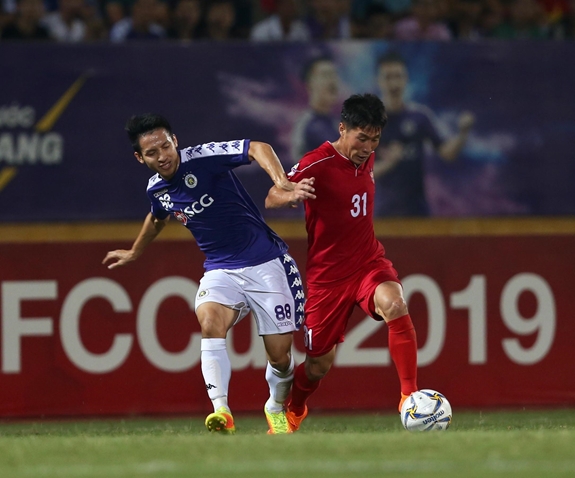 Hùng Dũng (bên trái) và Hà Nội FC đặt mục tiêu vô địch AFC Cup mùa giải 2020.