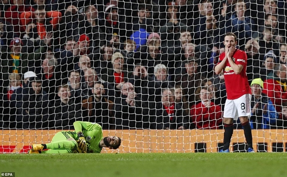 Thủ thành Rui Patricio của Wolverhampton làm nản lòng mọi nỗ lực của hàng công Man Utd. Ảnh: EPA
