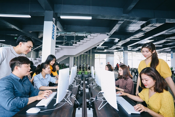 Nghiên cứu ứng dụng trí tuệ nhân tạo tại Trường Đại học Quốc tế miền Đông (tỉnh Bình Dương).