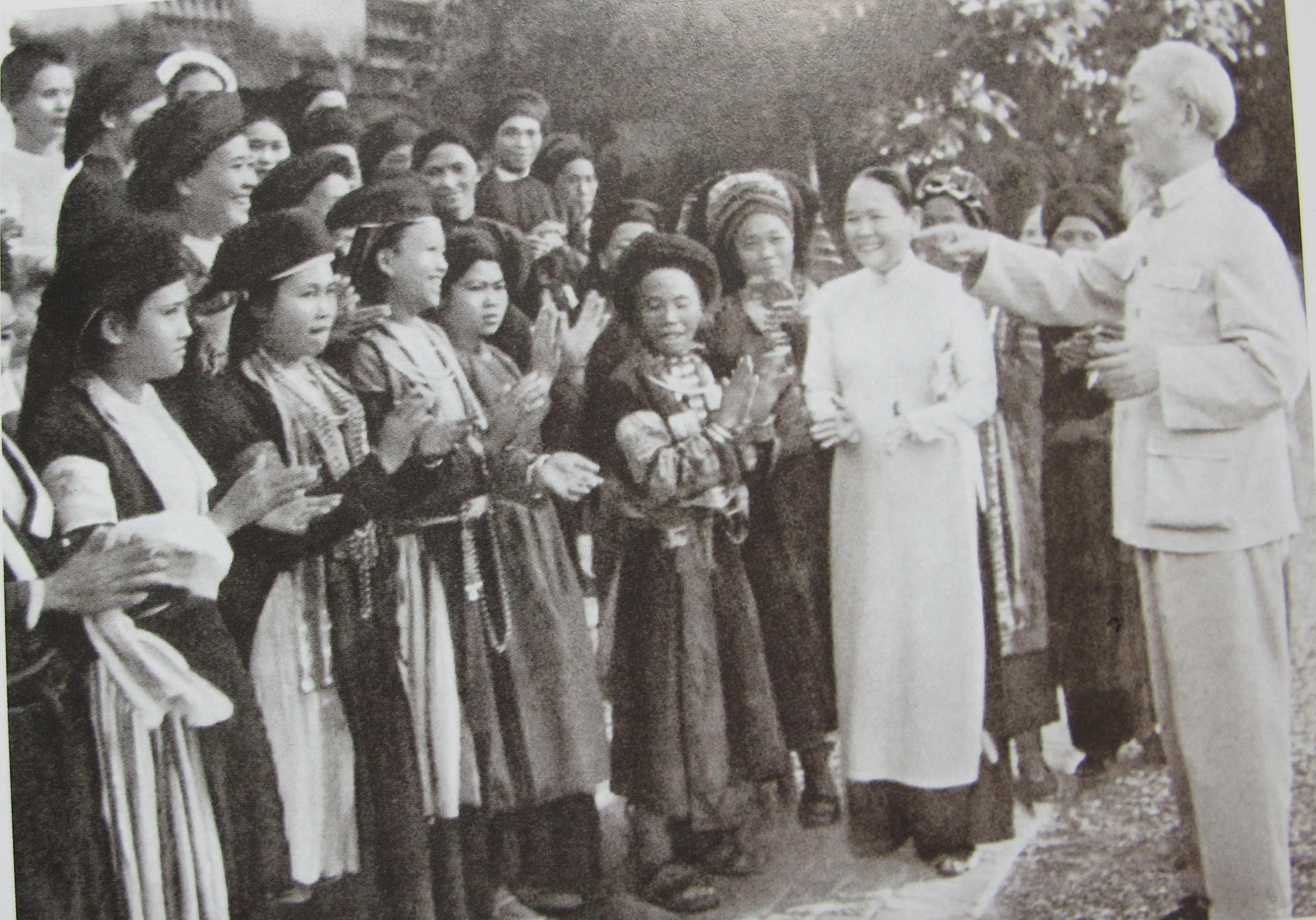 Nhấn vào ảnh để phóng to Đảng Cộng sản cầm quyền trên cơ sở một nền dân chủ vững chắc