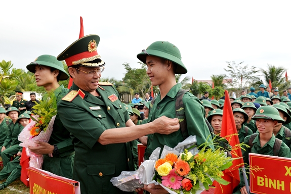 Quê hương “núi Ấn, sông Trà” tưng bừng ngày hội giao quân