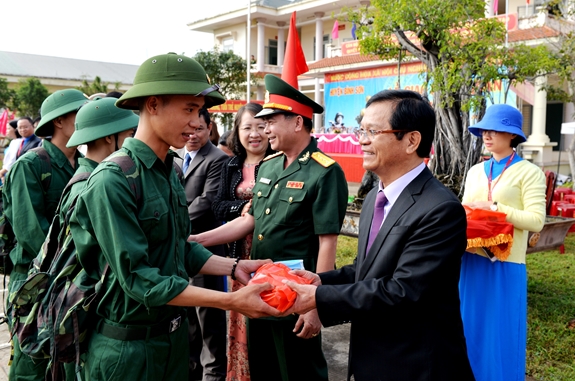 Quê hương “núi Ấn, sông Trà” tưng bừng ngày hội giao quân