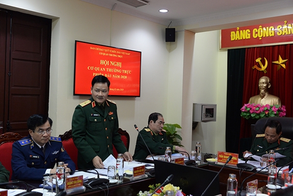 Thiếu tướng Nguyễn Văn Đức, Cục trưởng Cục Tuyên huấn (Tổng cục Chính trị) phát biểu tại hội nghị.