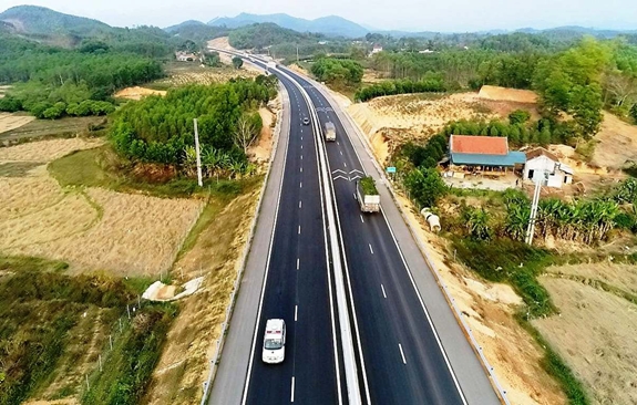 Phương tiện lưu thông trên tuyến cao tốc Bắc Giang - Lạng Sơn.