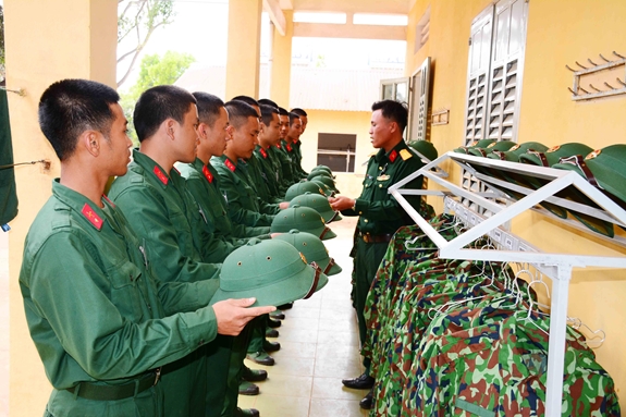 Để chiến sĩ mới sớm thích nghi với môi trường quân ngũ