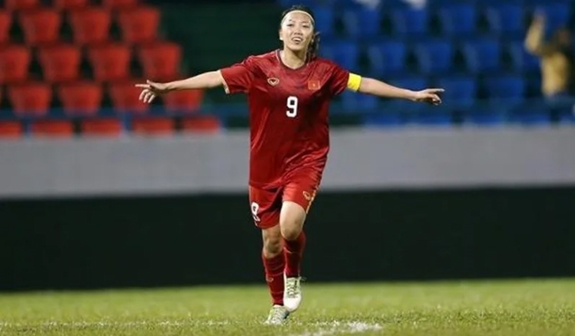 Huỳnh Như, người hùng của trận đấu. Ảnh: foxsports.