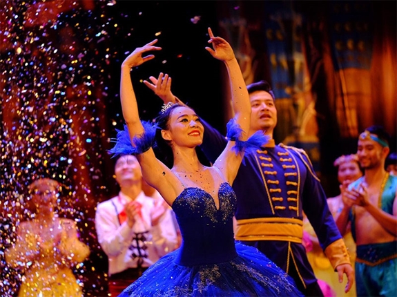 Diễn viên Nguyễn Thu Huệ trong vở ballet kinh điển “Hồ Thiên Nga” được Tạp chí Forbes bình chọn là một trong 30 gương mặt dưới 30 tuổi nổi bật nhất năm 2020. Ảnh: Thanh Tùng.