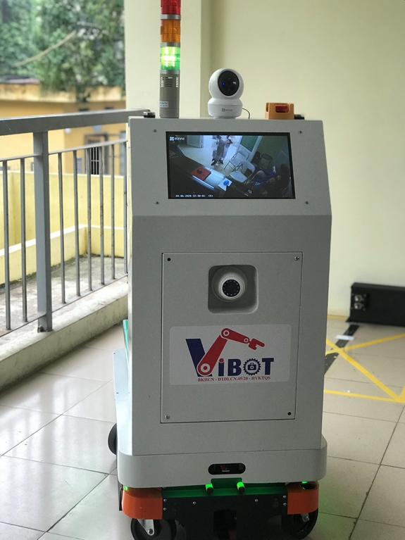 Học viện Kỹ thuật Quân sự chế tạo thành công rô-bốt hỗ trợ y tế