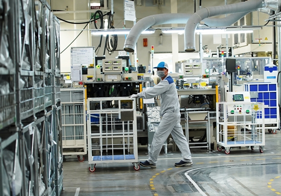 Hoạt động sản xuất tại Nhà máy Daikin Việt Nam (Khu công nghiệp Thăng Long II, Hưng Yên). Ảnh: VŨ DUNG