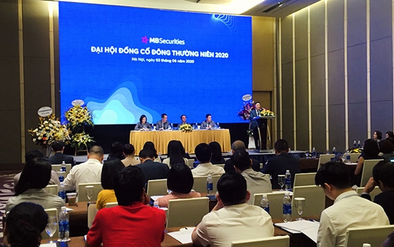 Thượng tướng Lê Hữu Đức phát biểu tại đại hội.