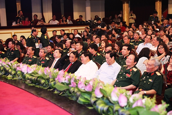 Các khách mời, đại biểu tham gia chương trình.
