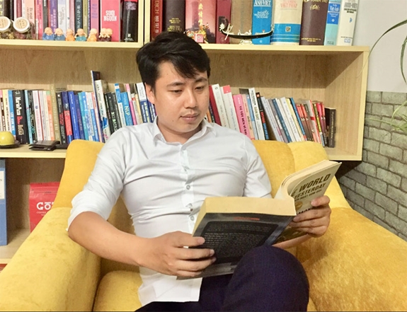 Anh Nguyễn Văn An, Chủ tịch Dự án sách và hành động, Top 30 Under 30 do tạp chí Forbes Việt Nam bình chọn.