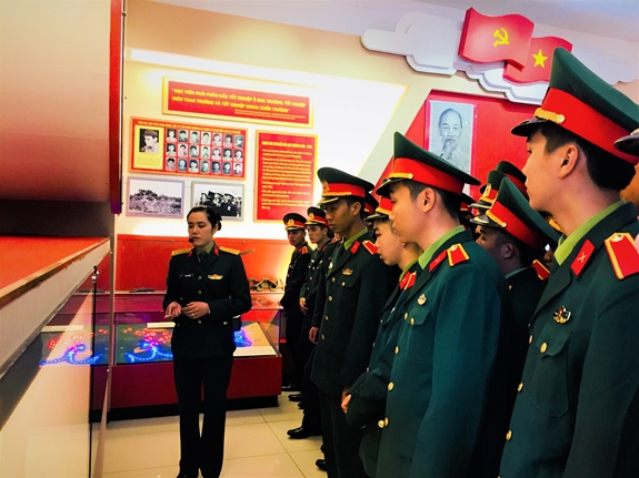 Gương sáng Anh hùng Phan Đình Linh