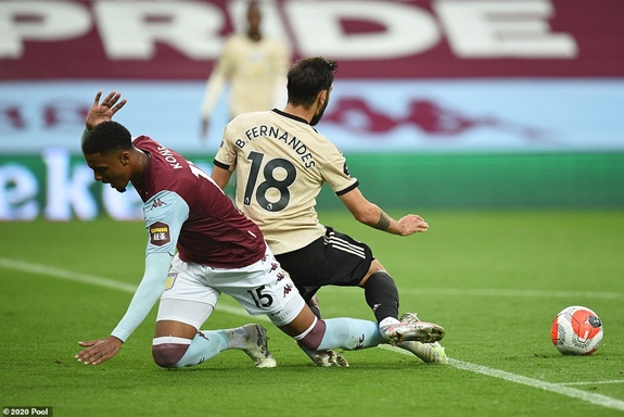 Bruno Fernandes mang về quả phạt đền cho đội khách. Ảnh: 2020 Pool
