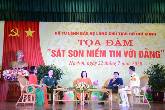 Các đại biểu tham gia tọa đàm.