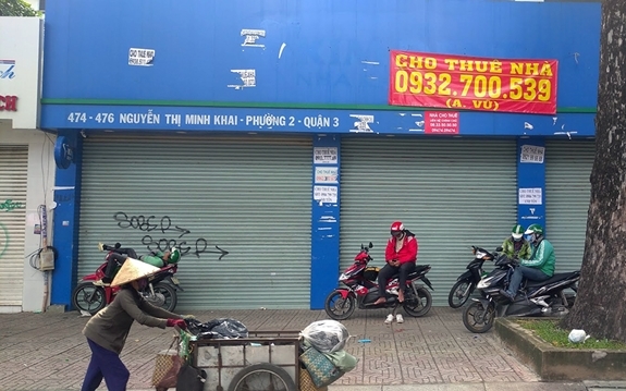 Một cửa hàng trên đường Nguyễn Thị Minh Khai, phường 2, quận, TP Hồ Chí Minh đang đóng cửa tìm người thuê.