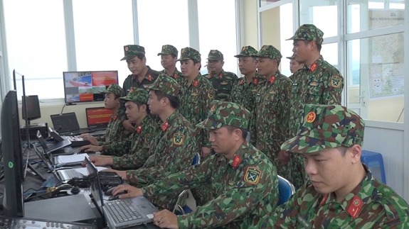Bảo đảm thông tin liên lạc phục vụ nhiệm vụ diễn tập ở Tiểu đoàn 75.