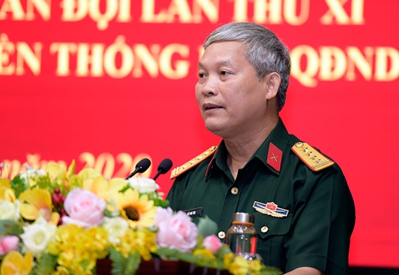 Đại tá Đỗ Phú Thọ phát biểu tại buổi phát động thi đua.