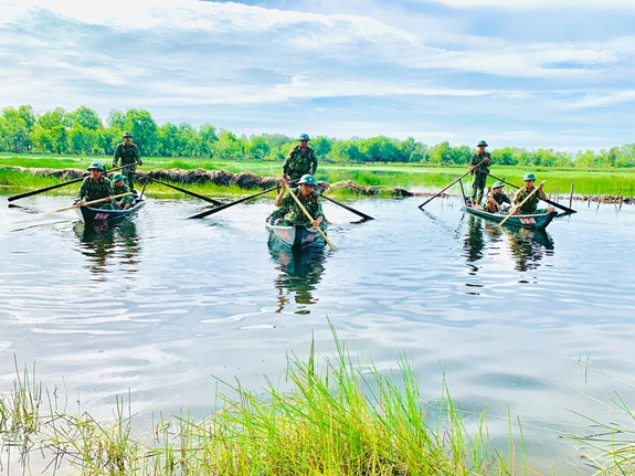 Luyện giỏi, rèn nghiêm mừng mùa thu Tháng Tám