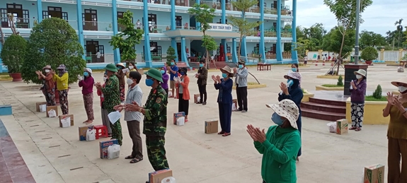 Buổi trao quyết định hoàn thành thời gian cách ly tại khu cách ly số 2 huyện Đại Lộc.