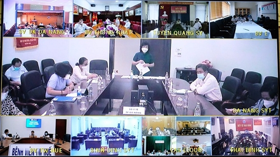 Hội chẩn, điều trị bệnh nhân Covid-19 nặng qua hệ thống KCB từ xa. Ảnh: MINH THÚY