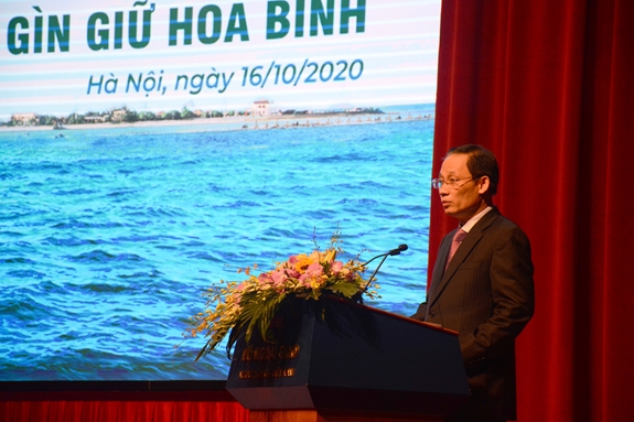 Thứ trưởng Bộ Ngoại giao Lê Hoài Trung phát biểu tại hội thảo.