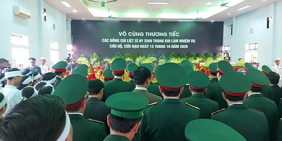 TIN TƯỜNG THUẬT TRỰC TIẾP: Lễ viếng, truy điệu các cán bộ hy sinh khi làm nhiệm vụ khắc phục hậu quả lũ lụt tại tỉnh Thừa Thiên-Huế