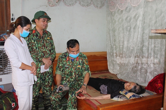 Giúp bà con nhân dân như chính người thân của mình