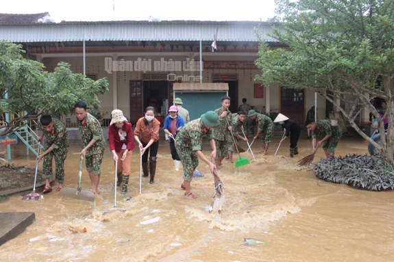 Giúp bà con nhân dân như chính người thân của mình