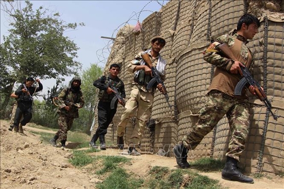 Lực lượng an ninh Afghanistan tham gia chiến dịch truy quét phiến quân tại Char Dara, tỉnh Kunduz. Ảnh tư liệu: TTXVN