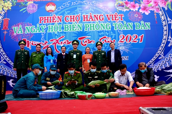 Thi gói bánh chưng.