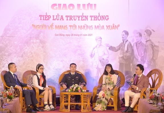 Các đại biểu chia sẻ tại chương trình. Ảnh: Xuân Tùng.
