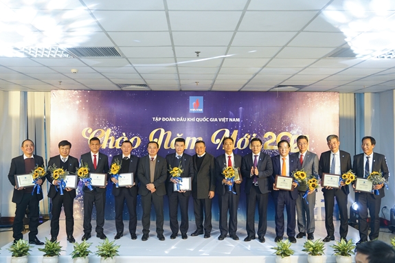 Tôn vinh các đơn vị đóng góp cho thành công 2020 của toàn Tập đoàn Dầu khí Quốc gia Việt Nam.