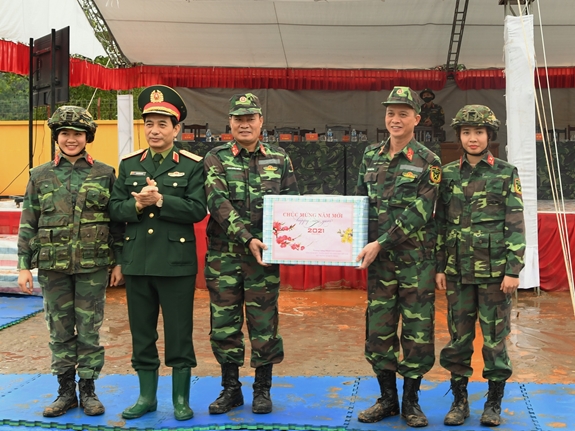 dong 20chi 20thuong 20tuong 20phan 20van 20giang 20uy 20vien 20bo 20chinh 20tri 20uy 20vien 20thuong 20vu 20quan 20uy 20trung 20uong 20tong 20tham 20muu 20truong 20thu 20truong 20bo 20quoc 20phong 20tang 20qua 20don 20vi 20chien 20dau 20tai 20lu 20doan 20k3 20  20tong 20cuc 20ii jpg dpi 150 amp quality 100 amp w 575