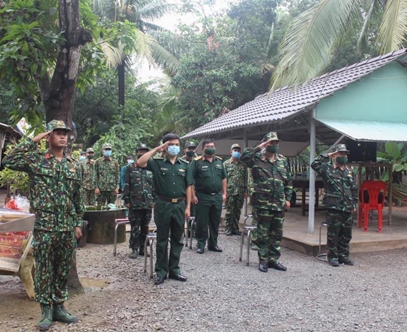 Xúc động dòng nhật ký của hai chiến sĩ trẻ vừa được kết nạp Đảng trên chốt chống dịch