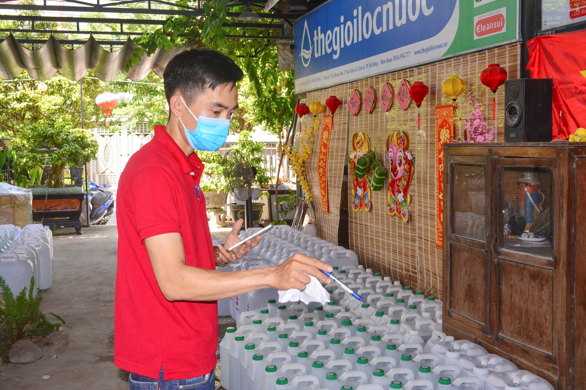 Nhấn vào ảnh để phóng to Chuyện về "chiến sĩ" chống dịch Covid-19 nơi phố biển