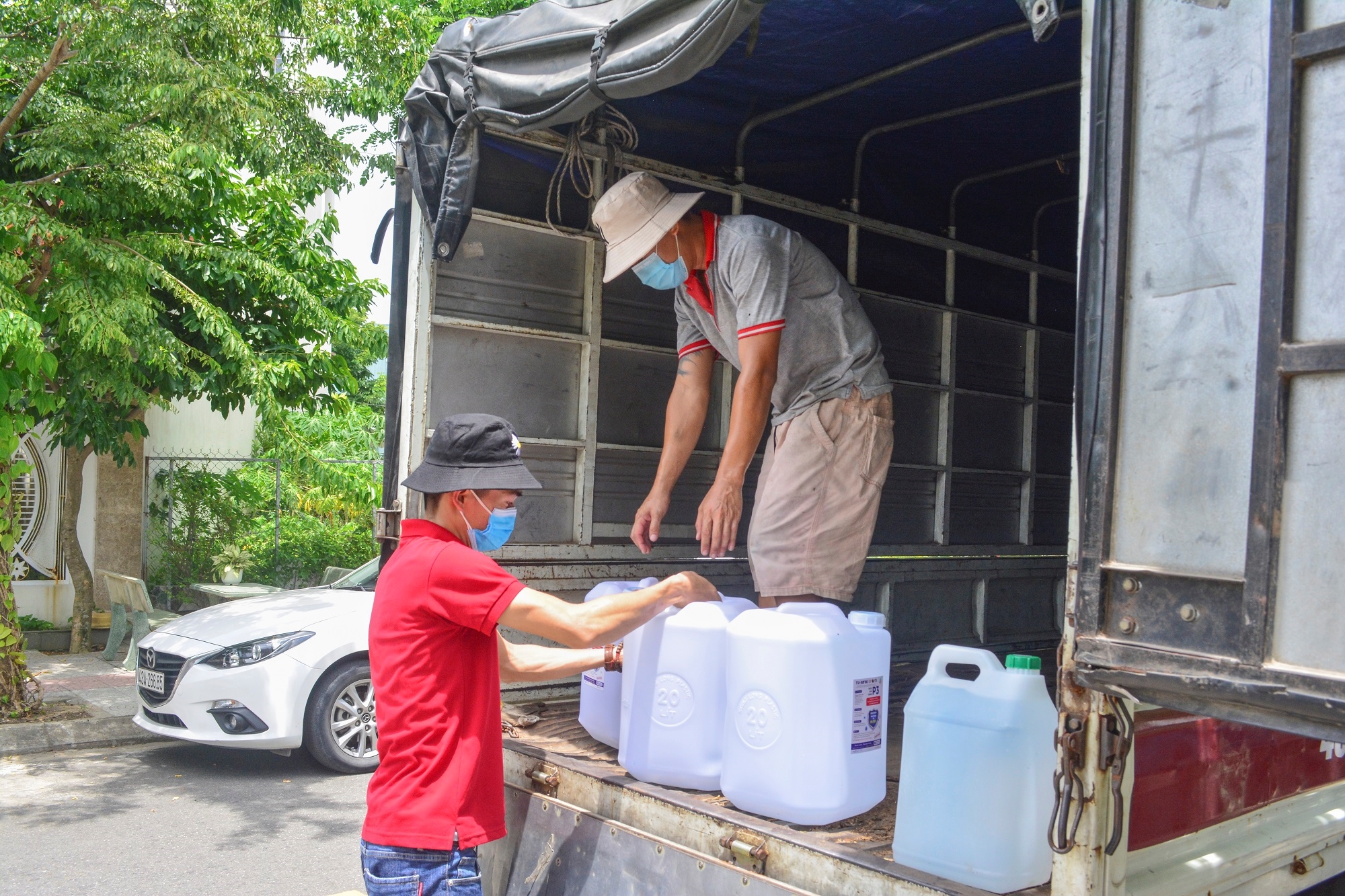 Nhấn vào ảnh để phóng to Chuyện về "chiến sĩ" chống dịch Covid-19 nơi phố biển