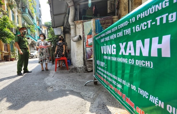 Các phường trên địa bàn Hà Nội đã lần lượt ra quân lập các “Vùng xanh” an toàn dịch bệnh. Ảnh:TTXVN